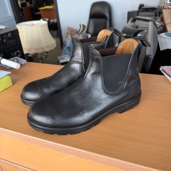 Blundstone Shoes - Black Leather Blundstone Chelsea Boots
